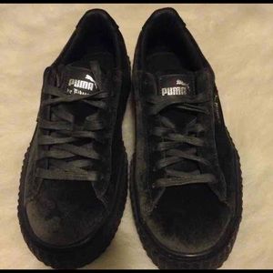 Rihanna pumas